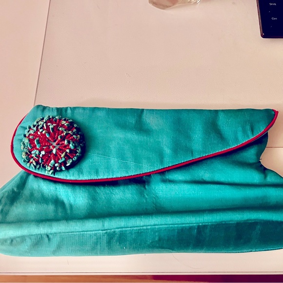 Shiraleah Handbags - Shiraleah soft sturdy satin clutch with beading detail